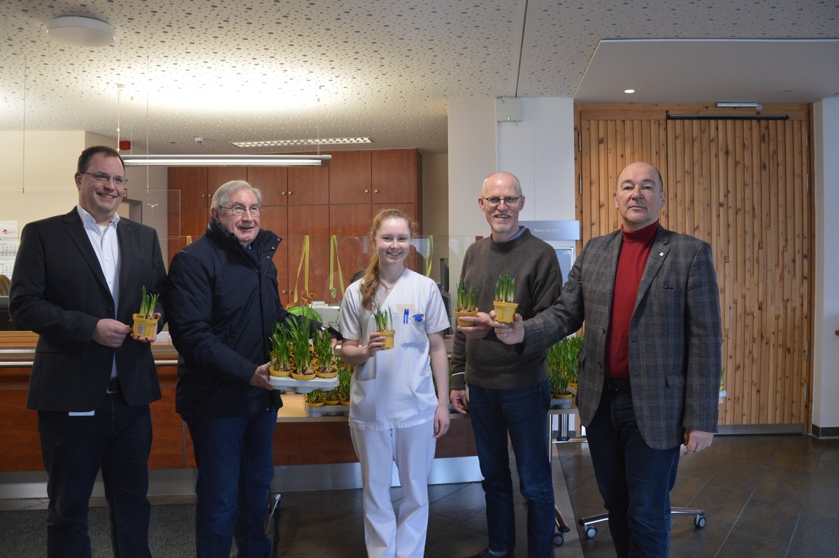 Zum Valentinstag Blumen fürs Klinik-Team Zum Valentinstag Blumen fürs Klinik-Team